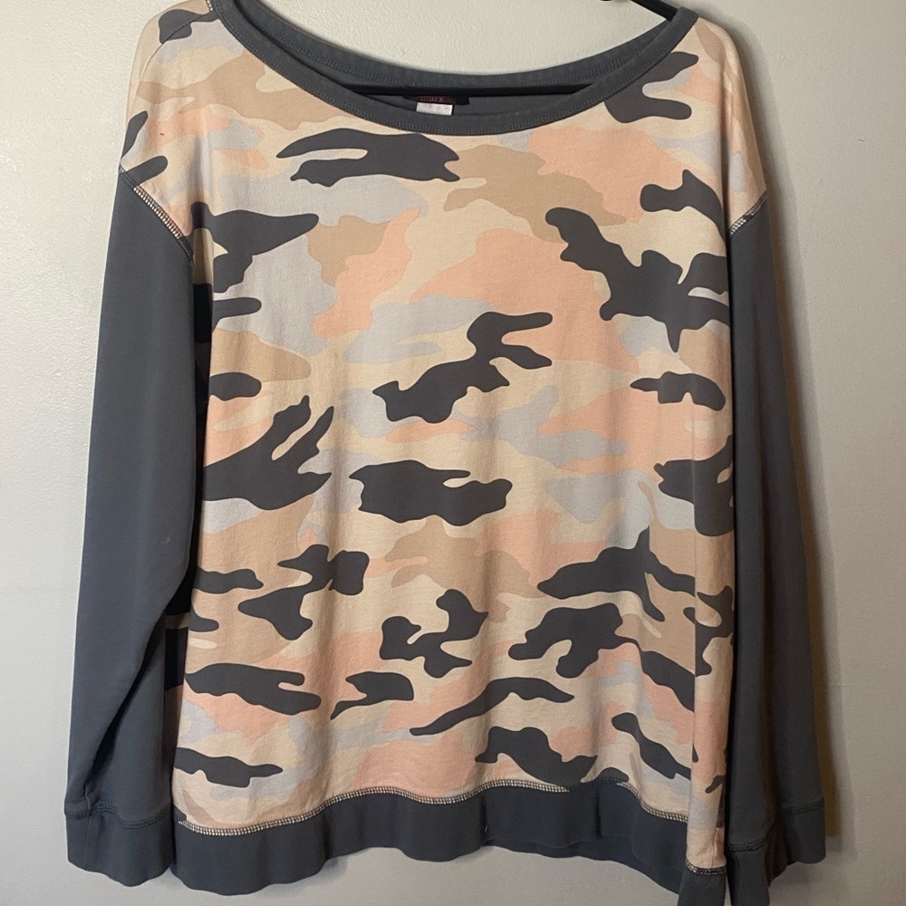Mark. Camo sweatshirt